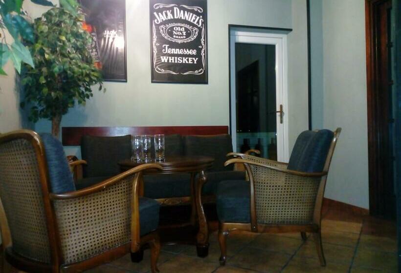 스탠다드 트리플 룸, Cade