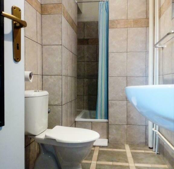 스탠다드 트리플 룸, Cade