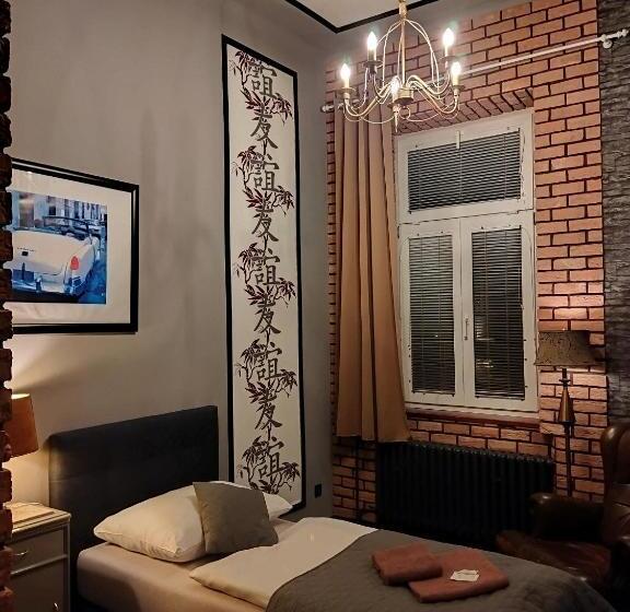 스탠다드 싱글 룸, Cade