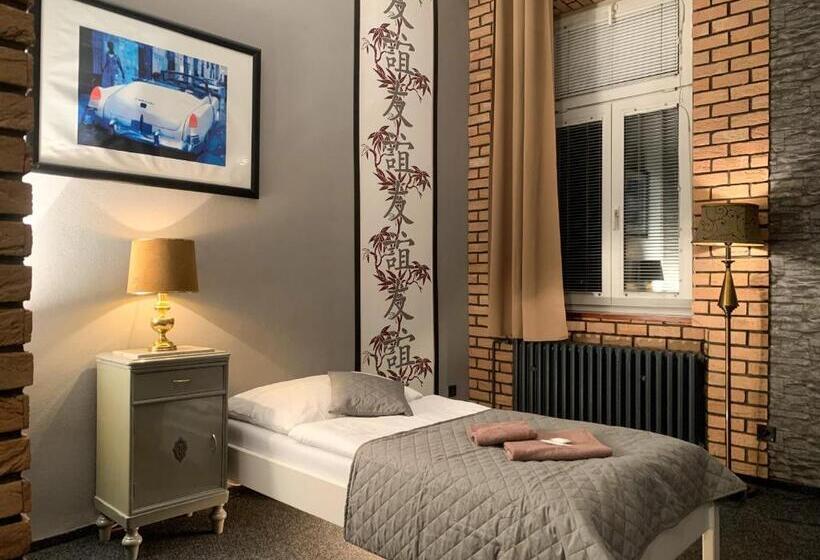 스탠다드 싱글 룸, Cade