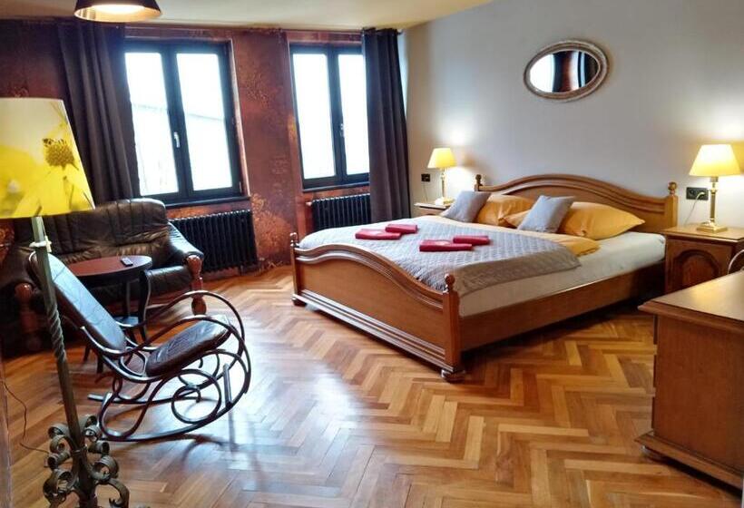 스탠다드 룸, Cade