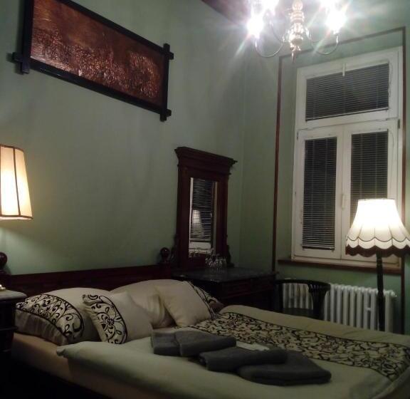 싱글 디럭스 룸, Cade