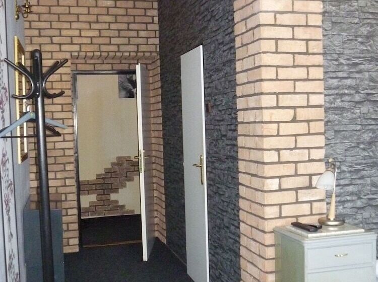 스탠다드 싱글 룸, Cade