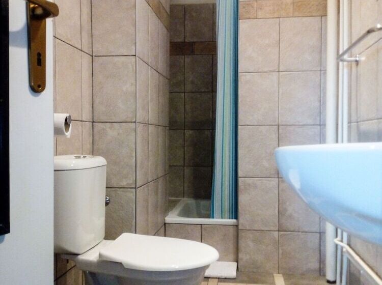 스탠다드 트리플 룸, Cade