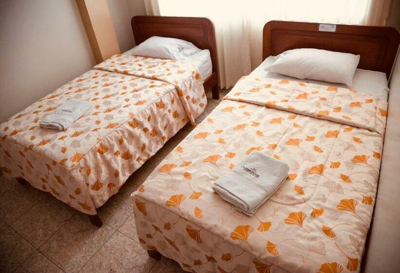 Семейный Номер, Jorge Chavez