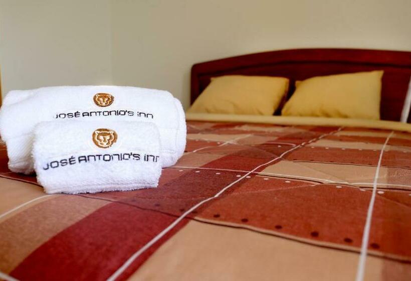 اتاق کلاسیک سه تخته, Jose Antonios Inn