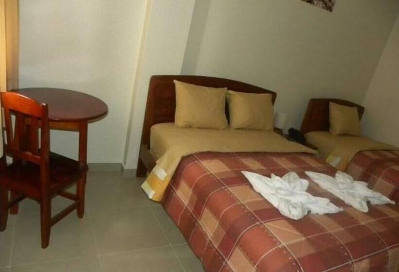 اتاق کلاسیک سه تخته, Jose Antonios Inn