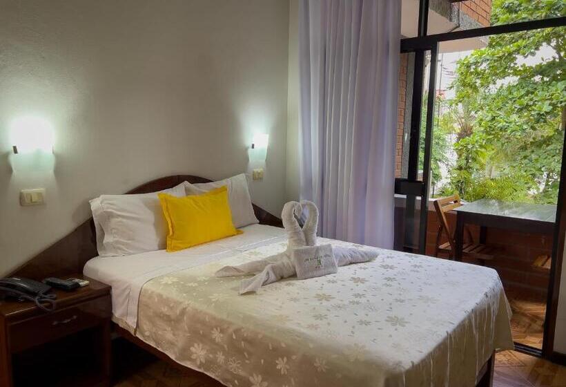 标准间, Los Gavilanes