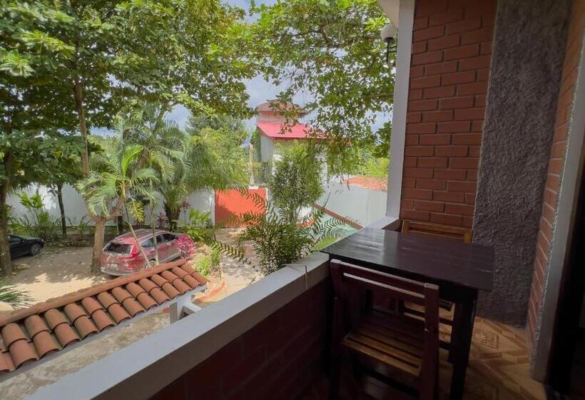 标准间, Los Gavilanes