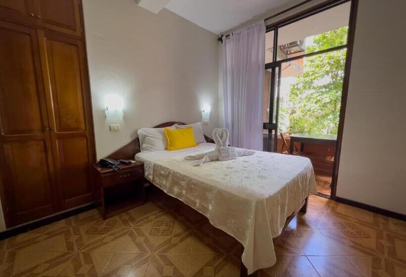 标准间, Los Gavilanes