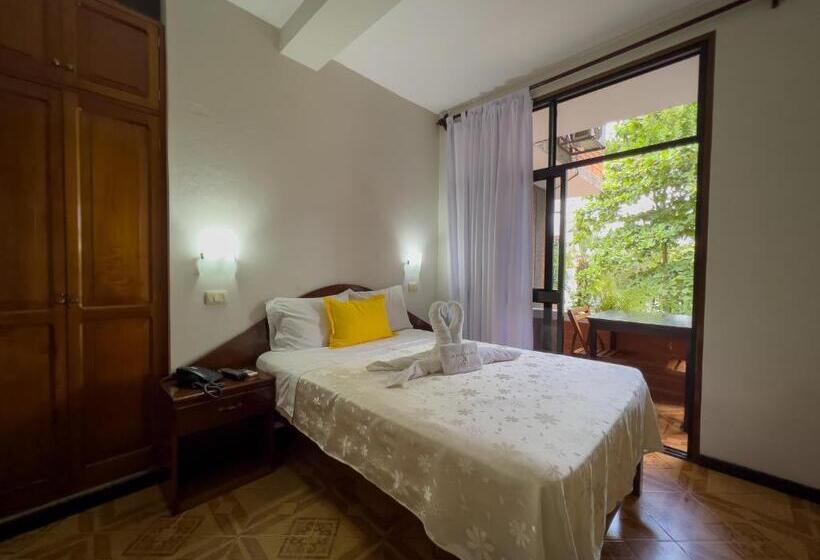 标准间, Los Gavilanes