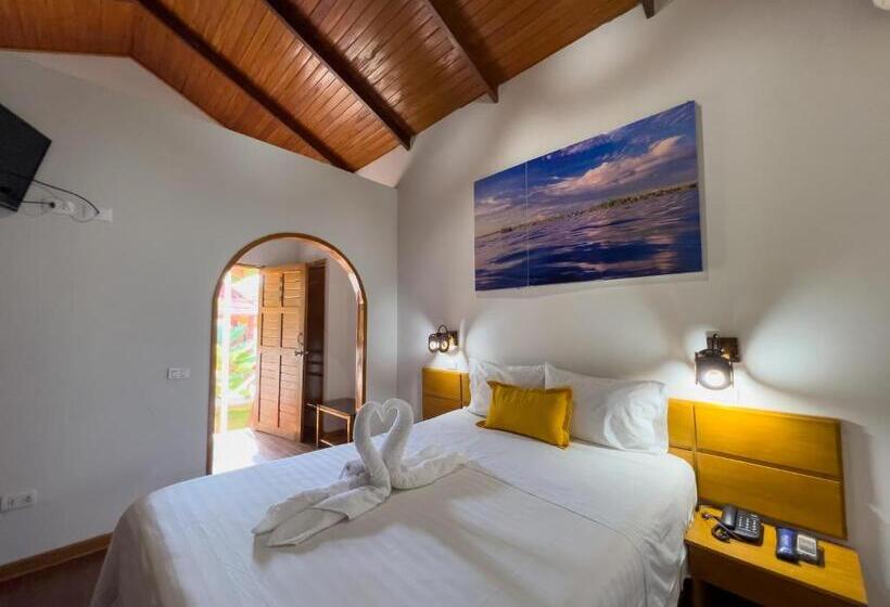 家庭间, Los Gavilanes