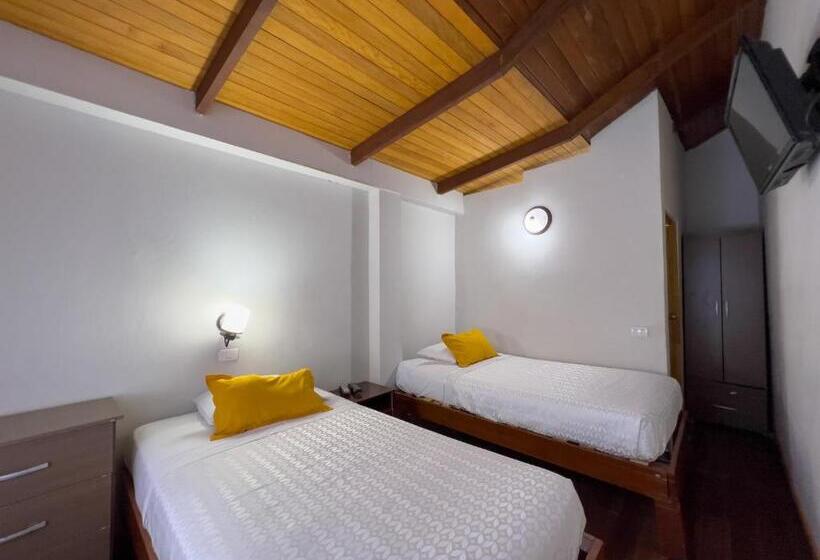 家庭间, Los Gavilanes