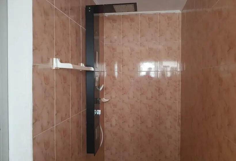 استودیوی لوکس, Residence Tourist