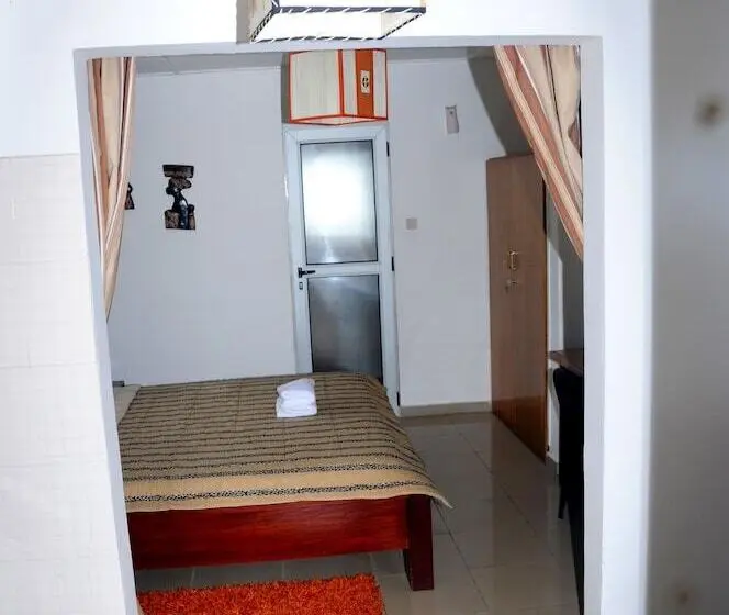 استودیوی لوکس, Residence Tourist