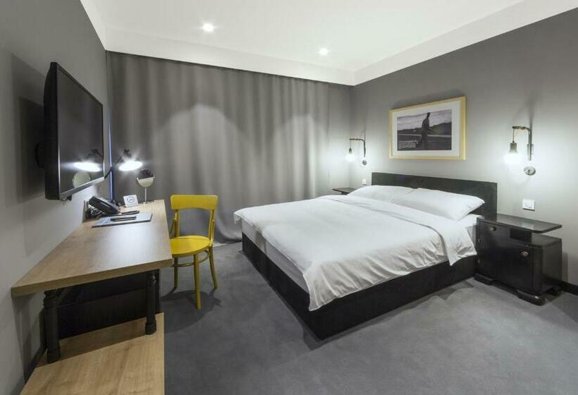 수피리어 룸, The Loop