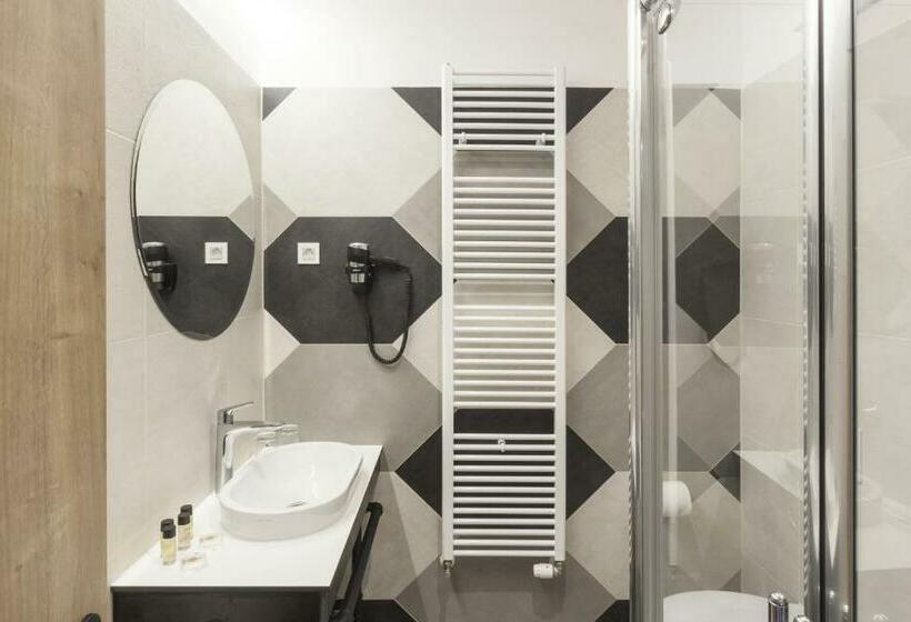 스탠다드 싱글 룸, The Loop