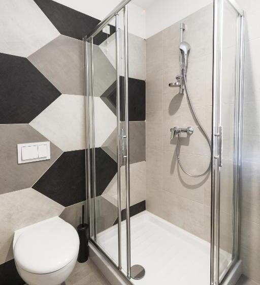 스탠다드 트리플 룸, The Loop