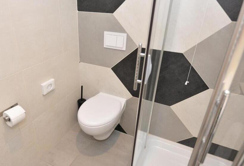 스탠다드 트리플 룸, The Loop