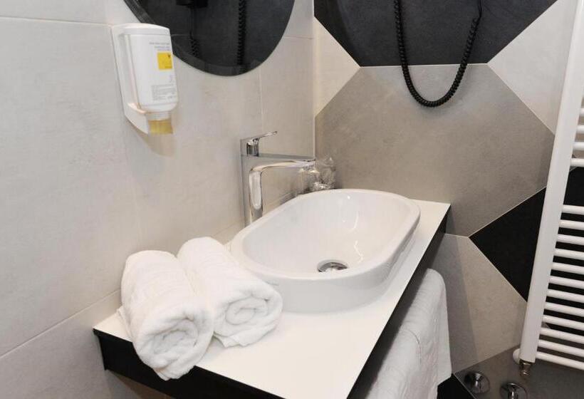 스탠다드 룸, The Loop