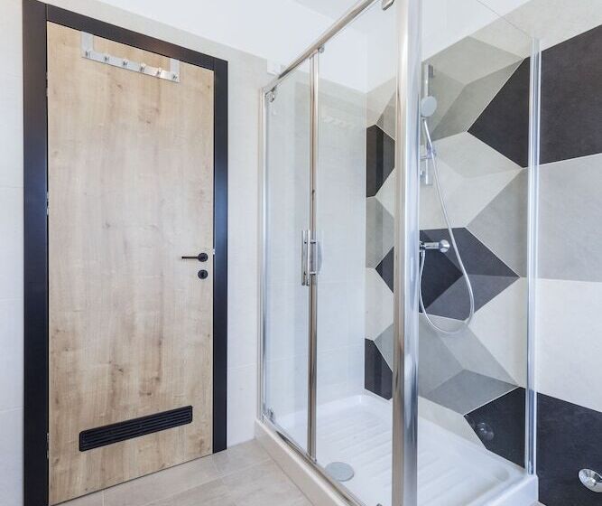 수피리어 룸, The Loop