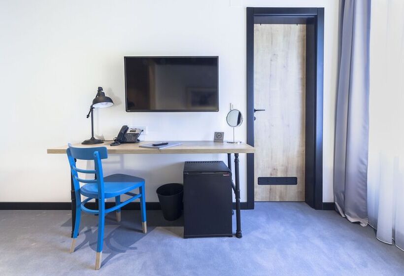 수피리어 룸, The Loop