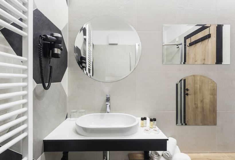 스탠다드 룸, The Loop