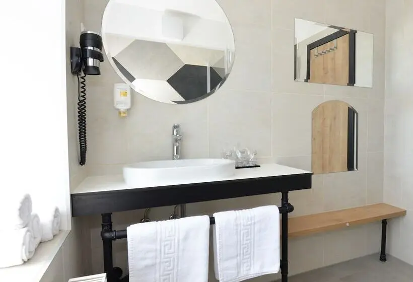 Habitación Triple Estándar, The Loop