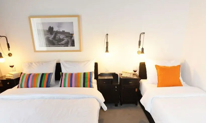 Habitación Triple Estándar, The Loop