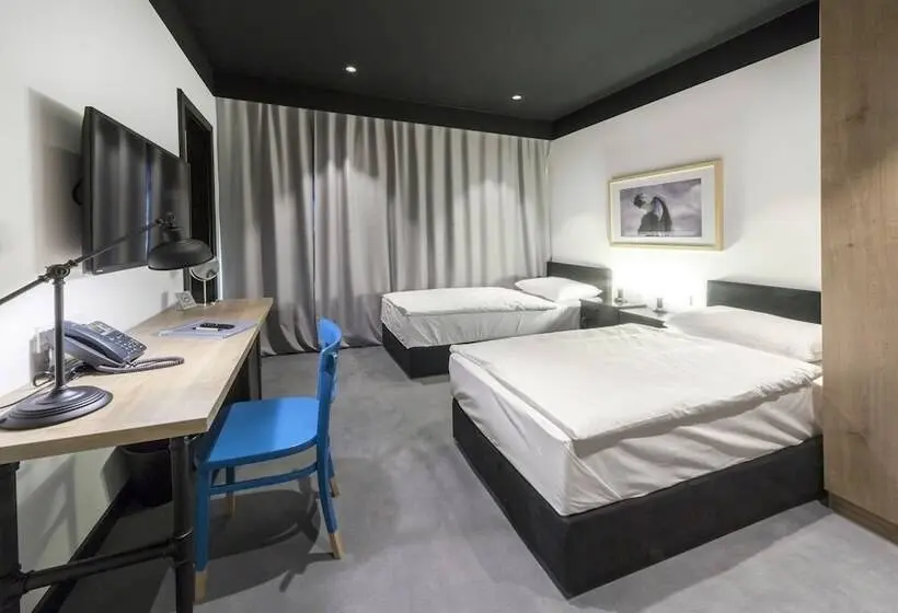 Habitación Triple Estándar, The Loop