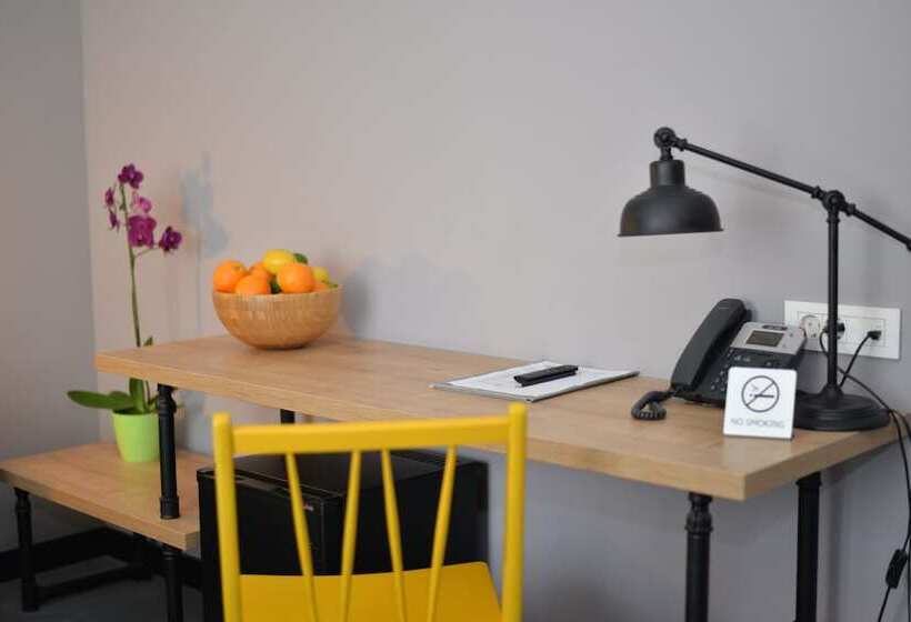 디럭스 룸, The Loop