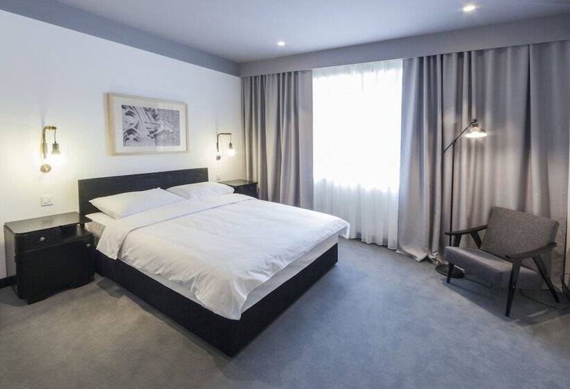 디럭스 룸, The Loop