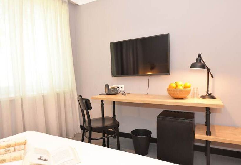 스탠다드 싱글 룸, The Loop