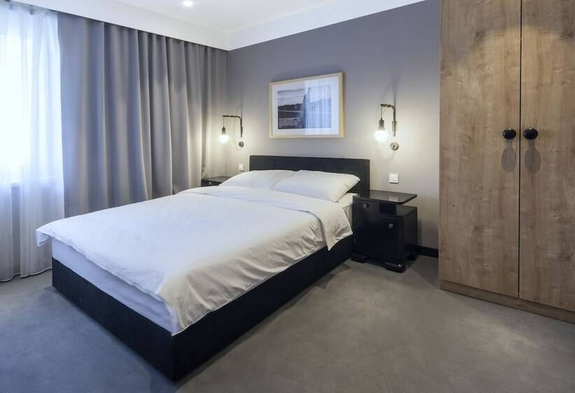 수피리어 룸, The Loop