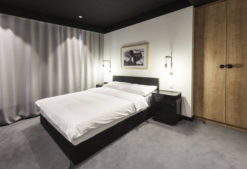 수피리어 룸, The Loop