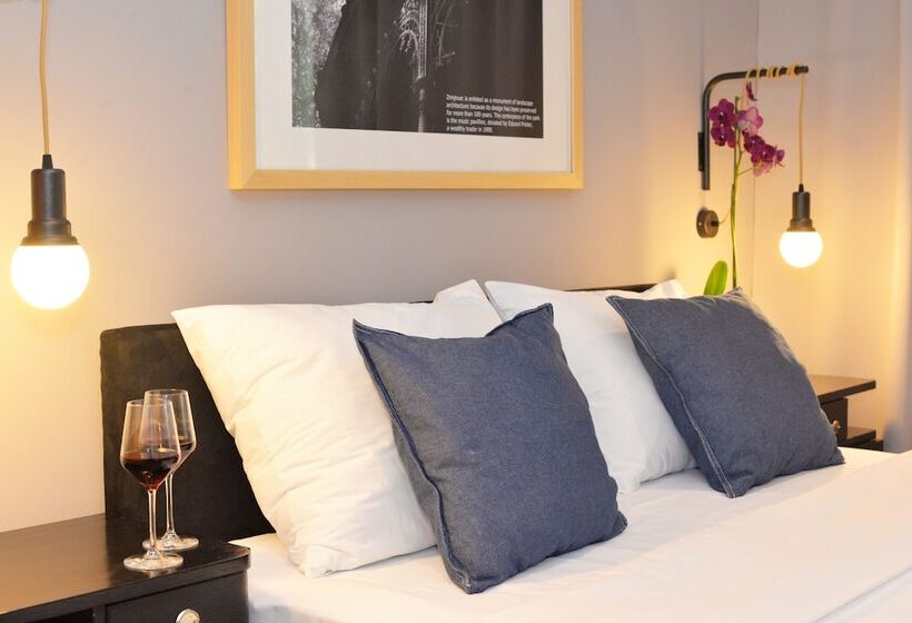 수피리어 룸, The Loop