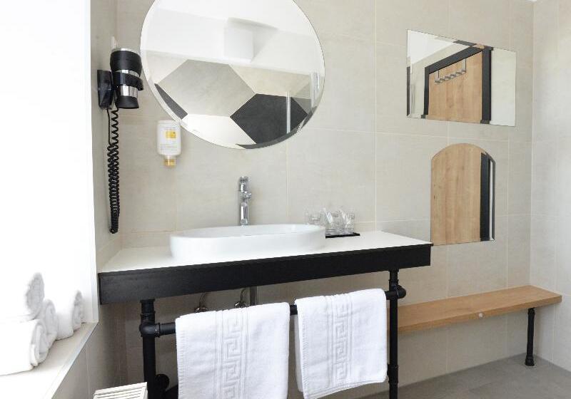 수피리어 룸, The Loop