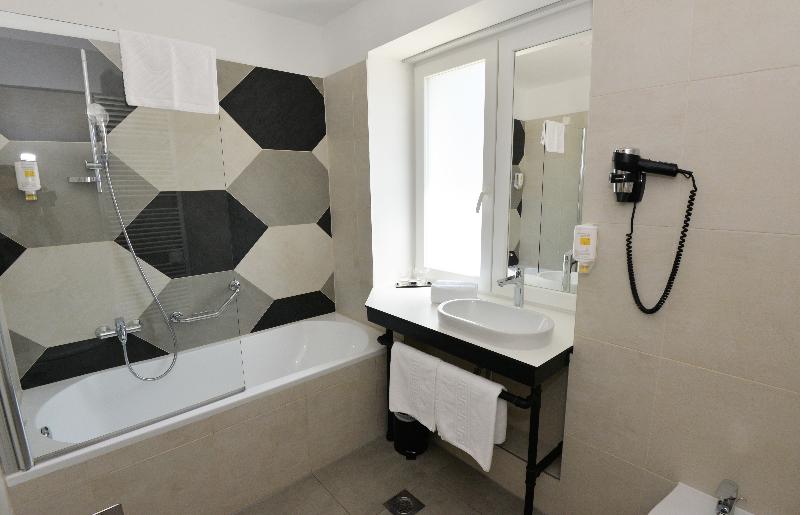 디럭스 룸, The Loop