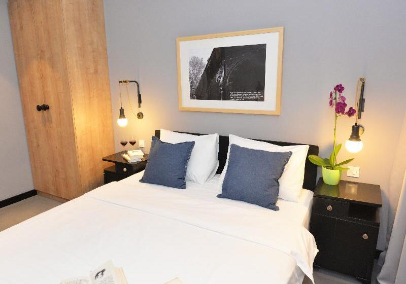 수피리어 룸, The Loop