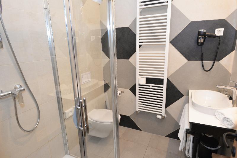 수피리어 룸, The Loop