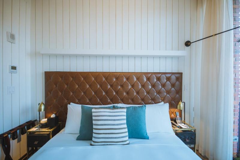 스탠다드 싱글 룸, The Loop