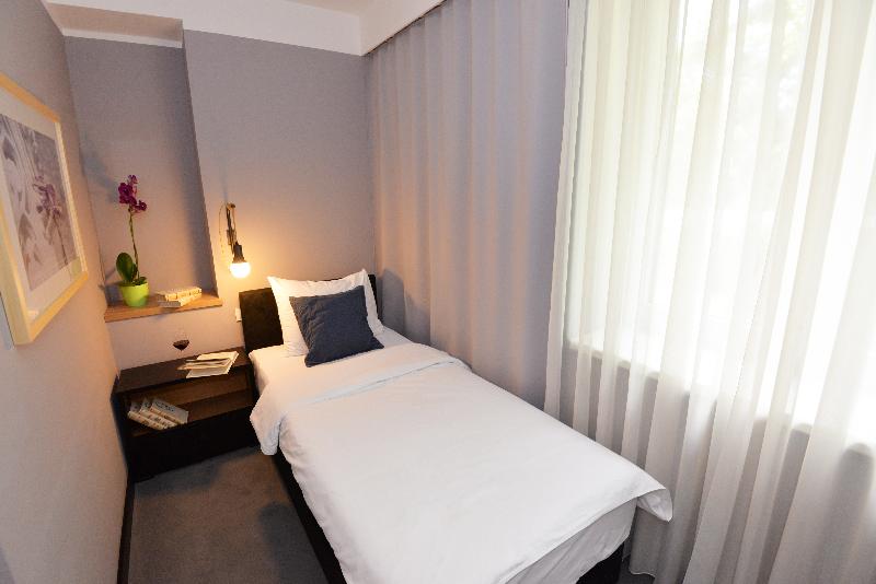 스탠다드 싱글 룸, The Loop