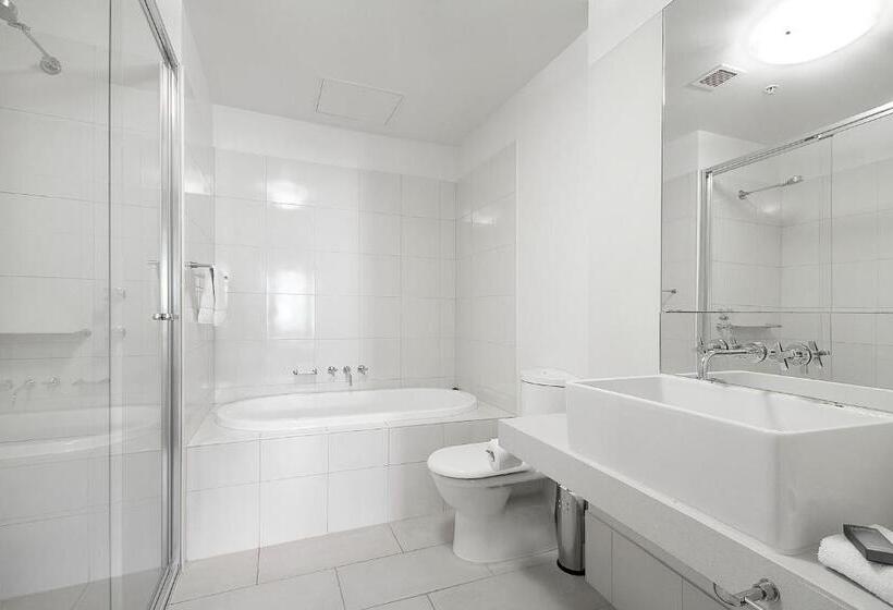 2 Bedrooms Apartment River View, Waterfront Melbourne Apartments