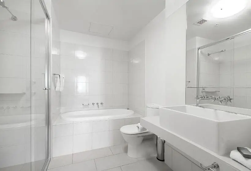 2 Bedrooms Apartment River View, Waterfront Melbourne Apartments