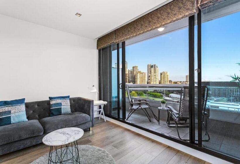 2 Bedrooms Apartment River View, Waterfront Melbourne Apartments