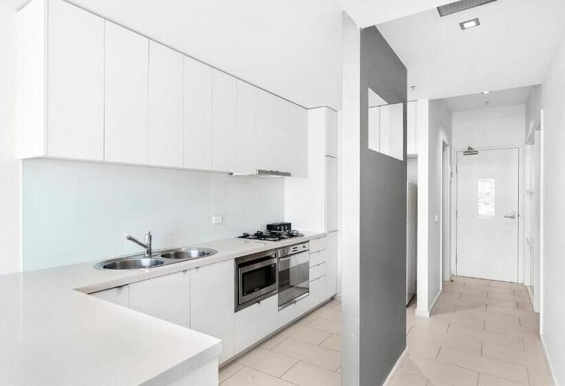 2 Bedrooms Apartment River View, Waterfront Melbourne Apartments