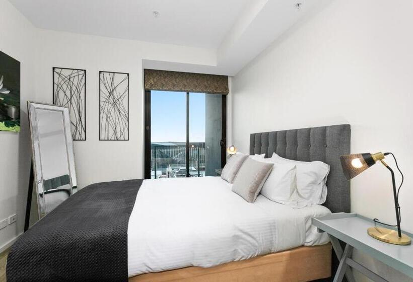 2 Bedrooms Apartment River View, Waterfront Melbourne Apartments