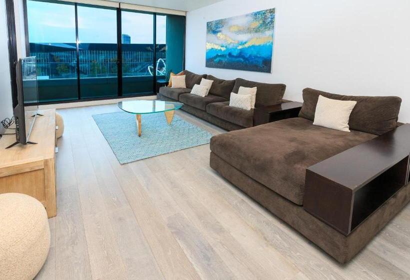 דירת אקזקיוטיב 3 חדרים, Waterfront Melbourne Apartments