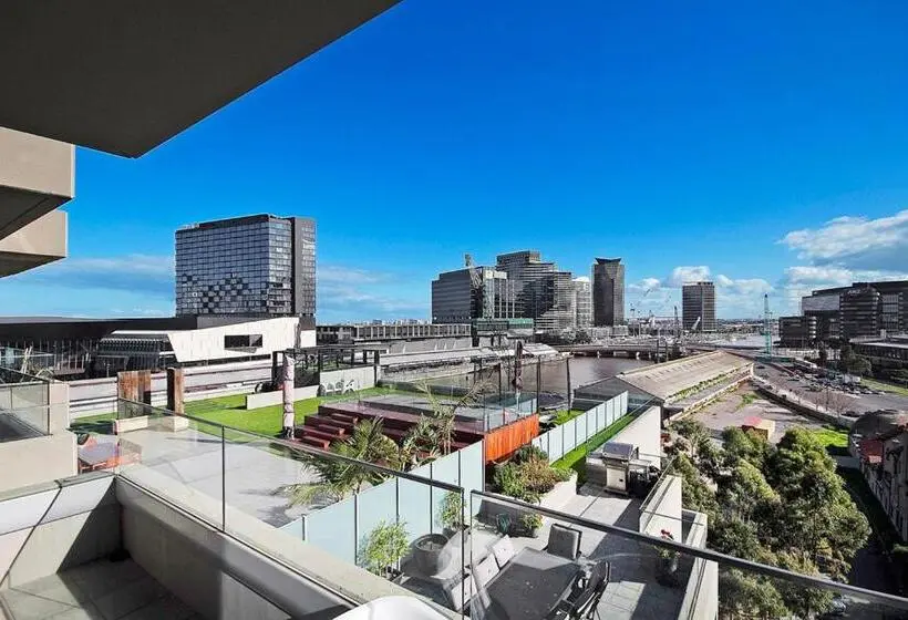 2 Bedrooms Apartment City View, Waterfront Melbourne Apartments