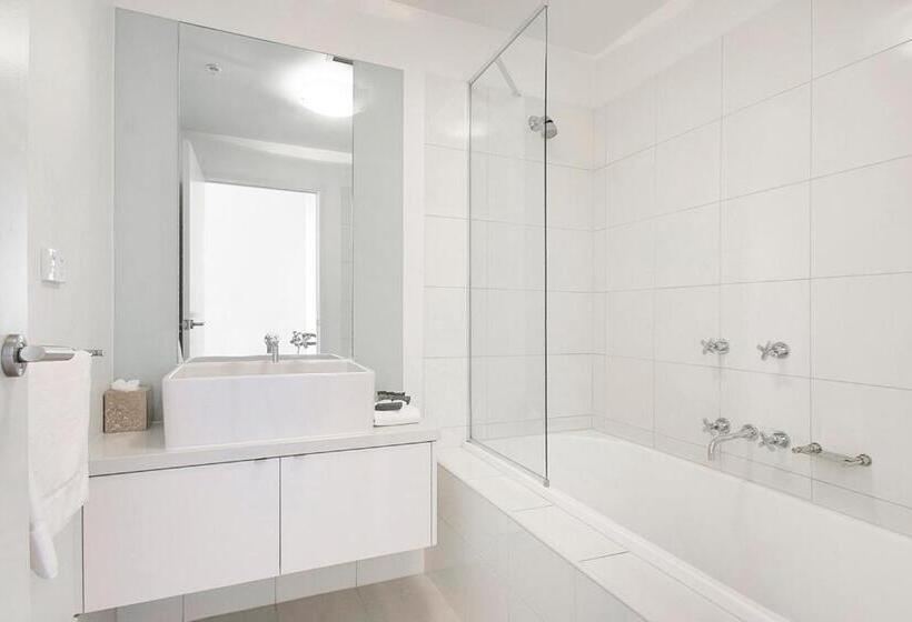 2 Bedrooms Apartment City View, Waterfront Melbourne Apartments